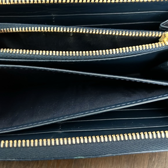 Authentic large Prada Vitello Move full zipper navy leather wallet - Picture 10 of 13
